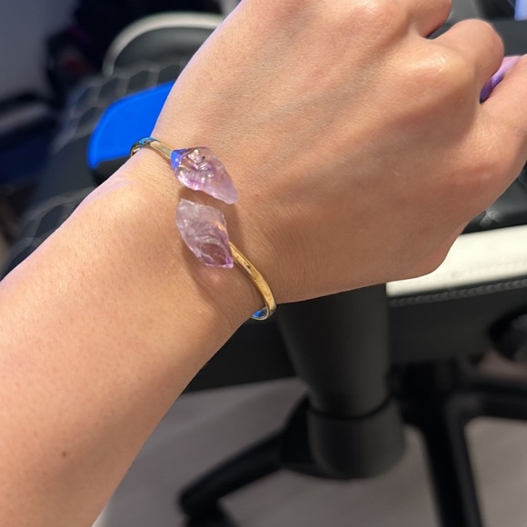 Elegant Gold Bracelet with Purple Gemstones - Picture 1 of 3